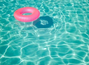 TIPS AND TRICKS FOR COMBATING THE DAMAGING EFFECTS OF CHLORINE AND SALT FOR YOUR HAIR